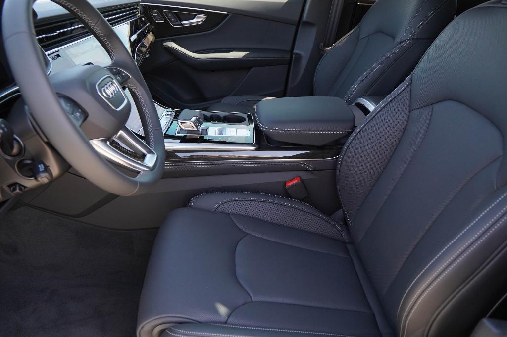 new 2025 Audi Q7 car, priced at $82,395