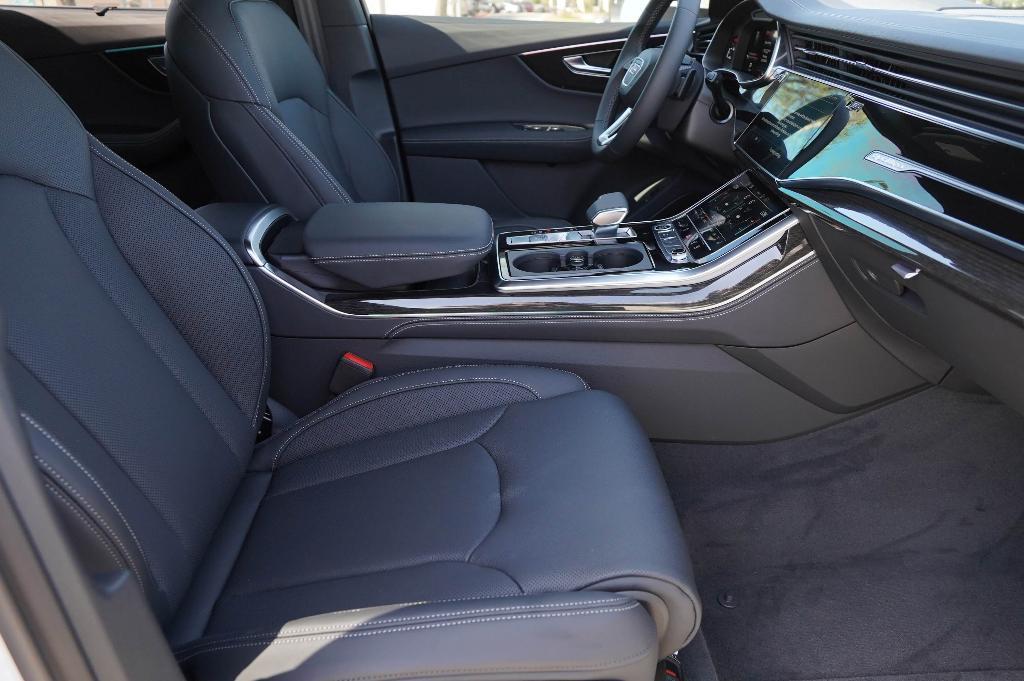 new 2025 Audi Q7 car, priced at $82,395