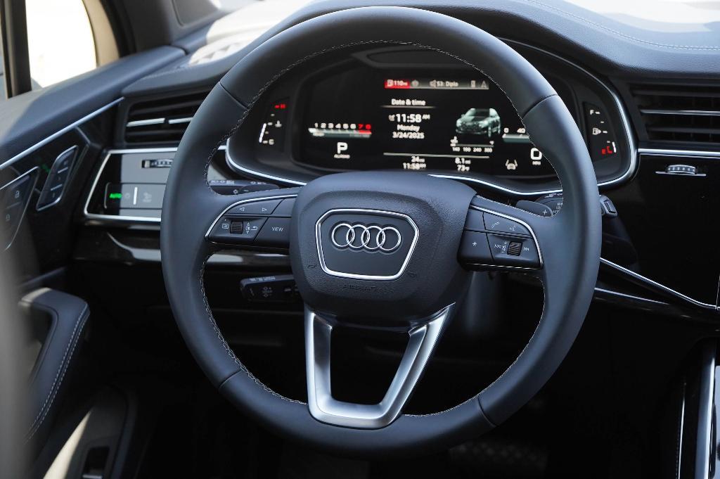 new 2025 Audi Q7 car, priced at $82,395