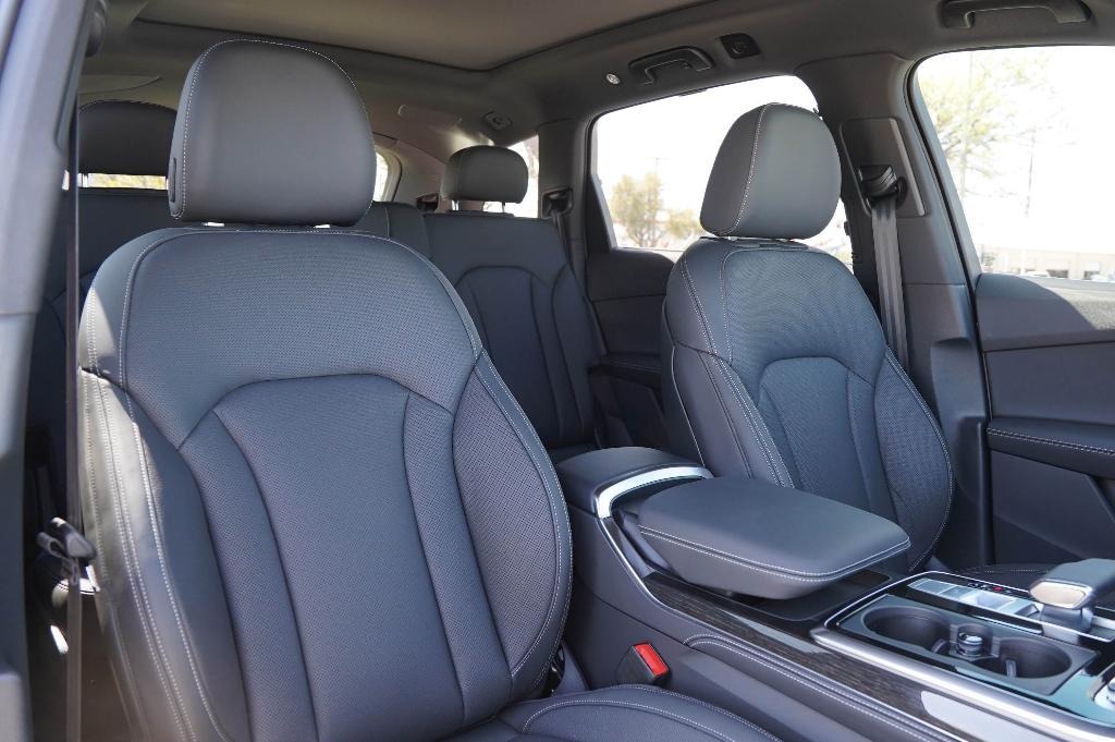 new 2025 Audi Q7 car, priced at $82,395
