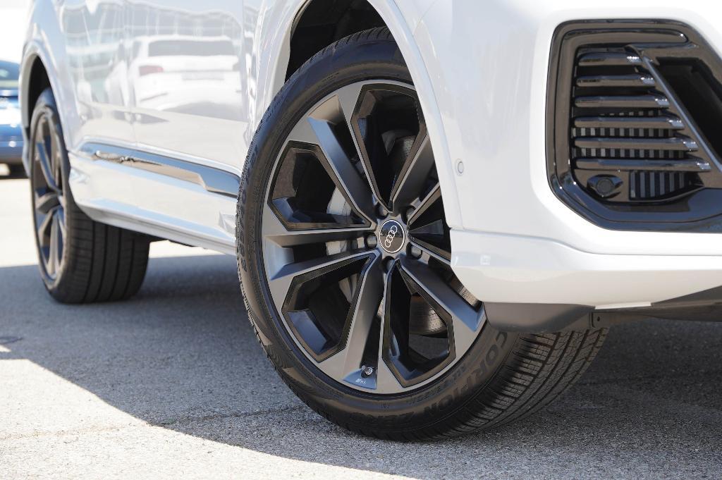 new 2025 Audi Q7 car, priced at $82,395