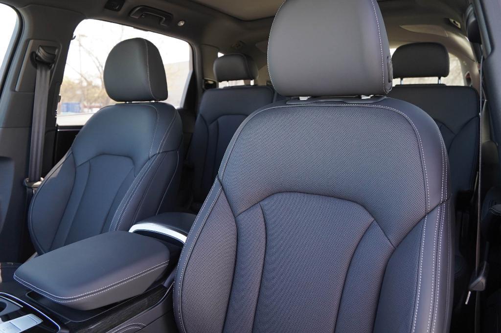new 2025 Audi Q7 car, priced at $82,395