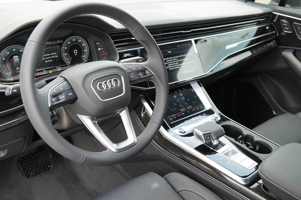 new 2025 Audi Q7 car, priced at $82,250