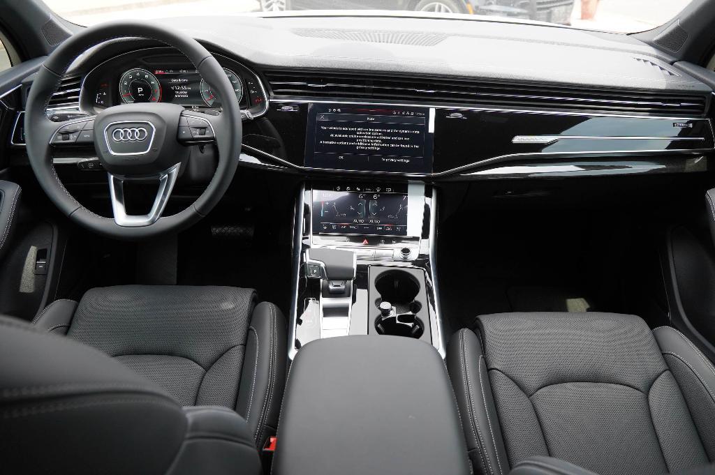 new 2025 Audi Q7 car, priced at $82,250