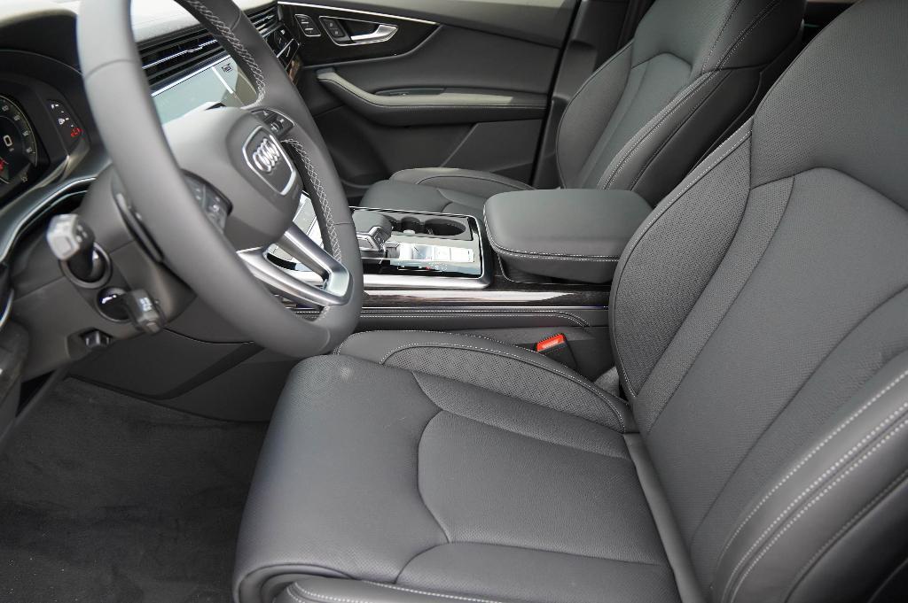 new 2025 Audi Q7 car, priced at $82,250
