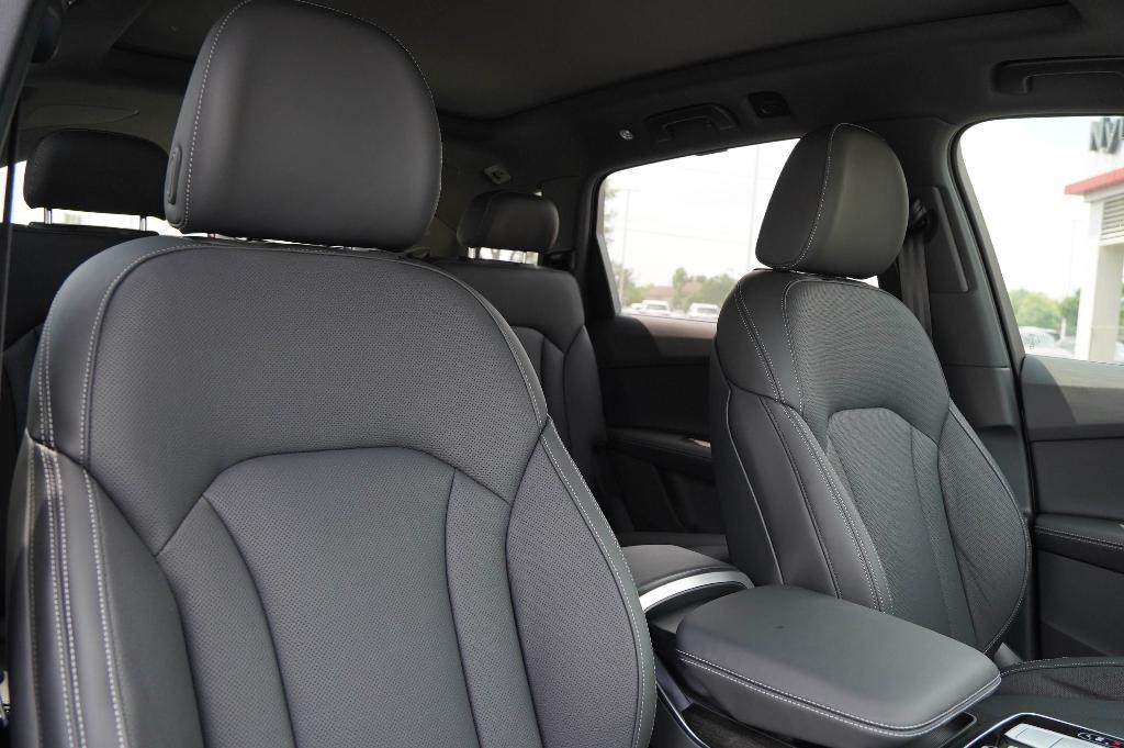 new 2025 Audi Q7 car, priced at $82,250