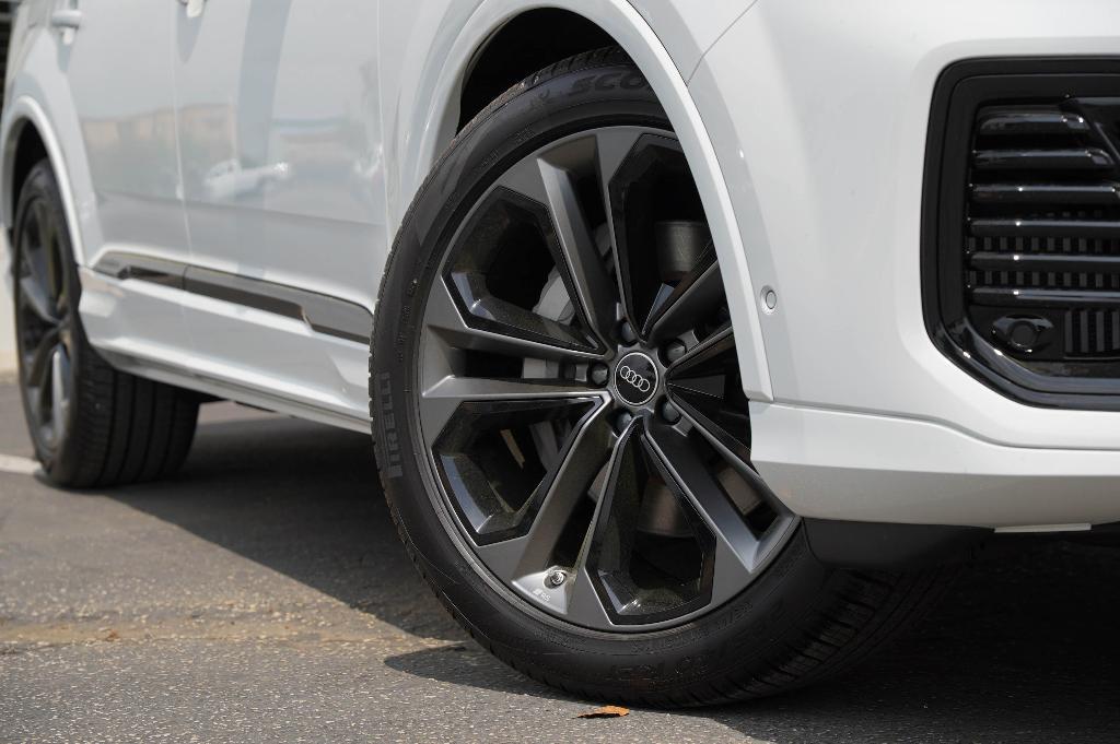new 2025 Audi Q7 car, priced at $82,250