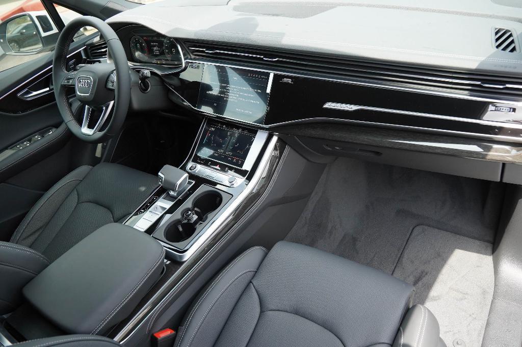 new 2025 Audi Q7 car, priced at $82,250