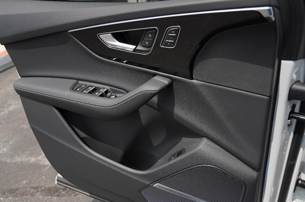 new 2025 Audi Q7 car, priced at $82,250