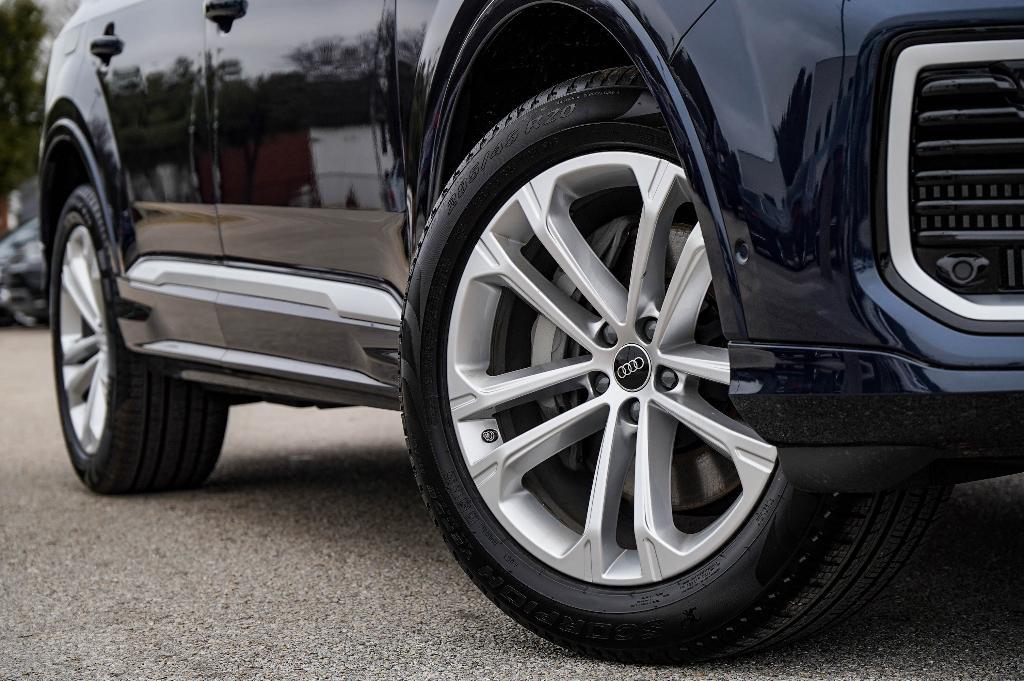 new 2025 Audi Q7 car, priced at $73,625