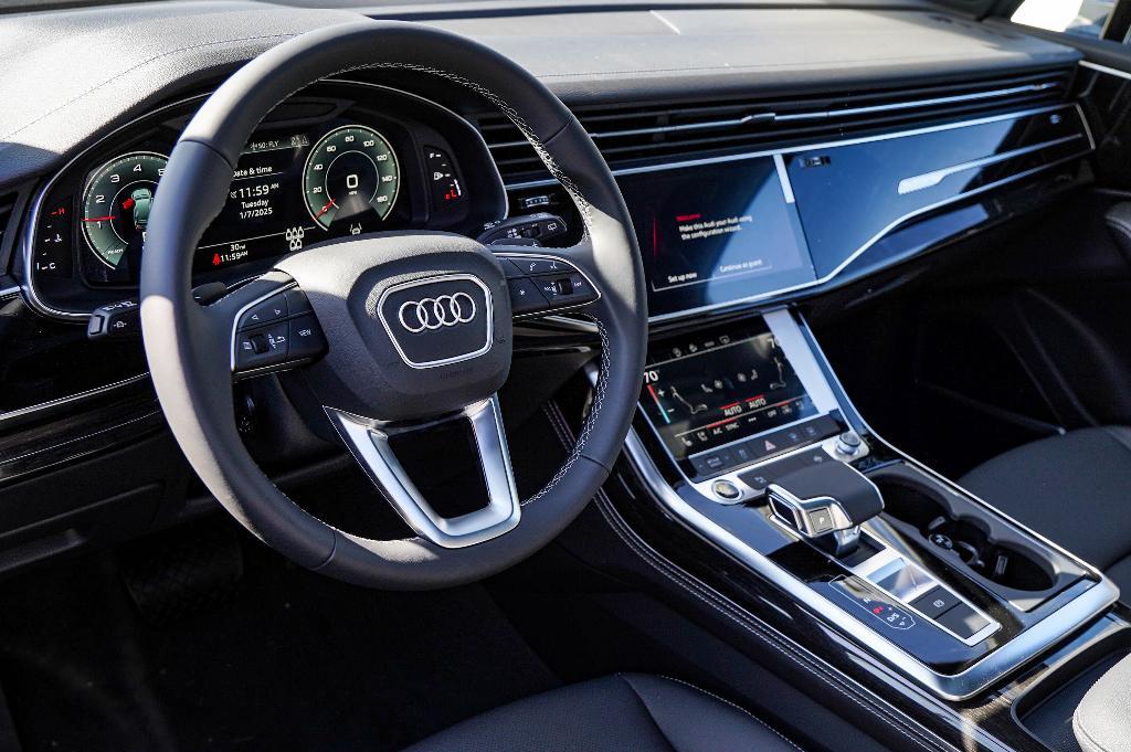 new 2025 Audi Q7 car, priced at $66,868