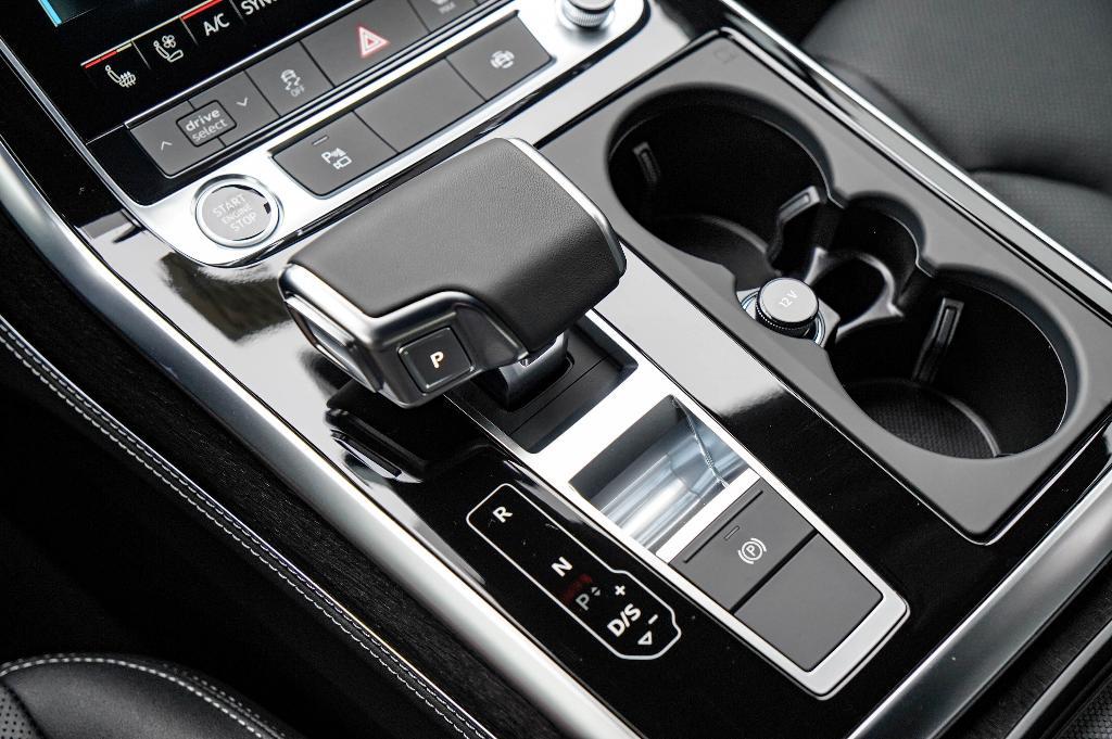 new 2025 Audi Q7 car, priced at $73,625