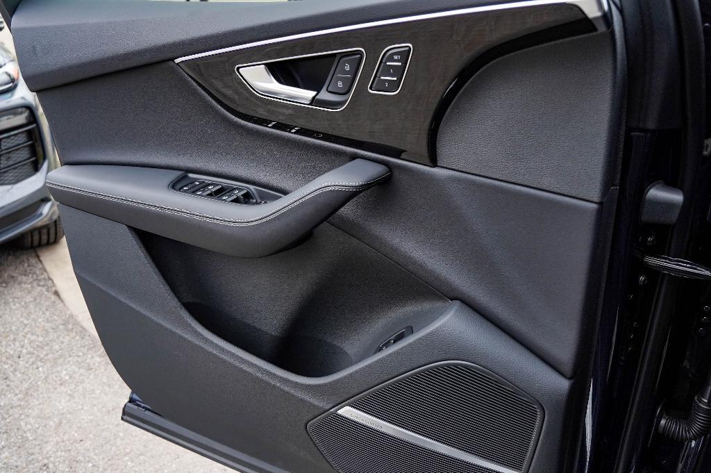 new 2025 Audi Q7 car, priced at $73,625
