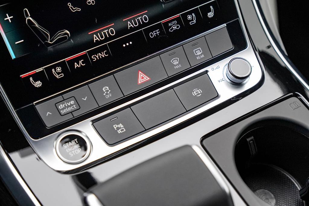 new 2025 Audi Q7 car, priced at $73,625