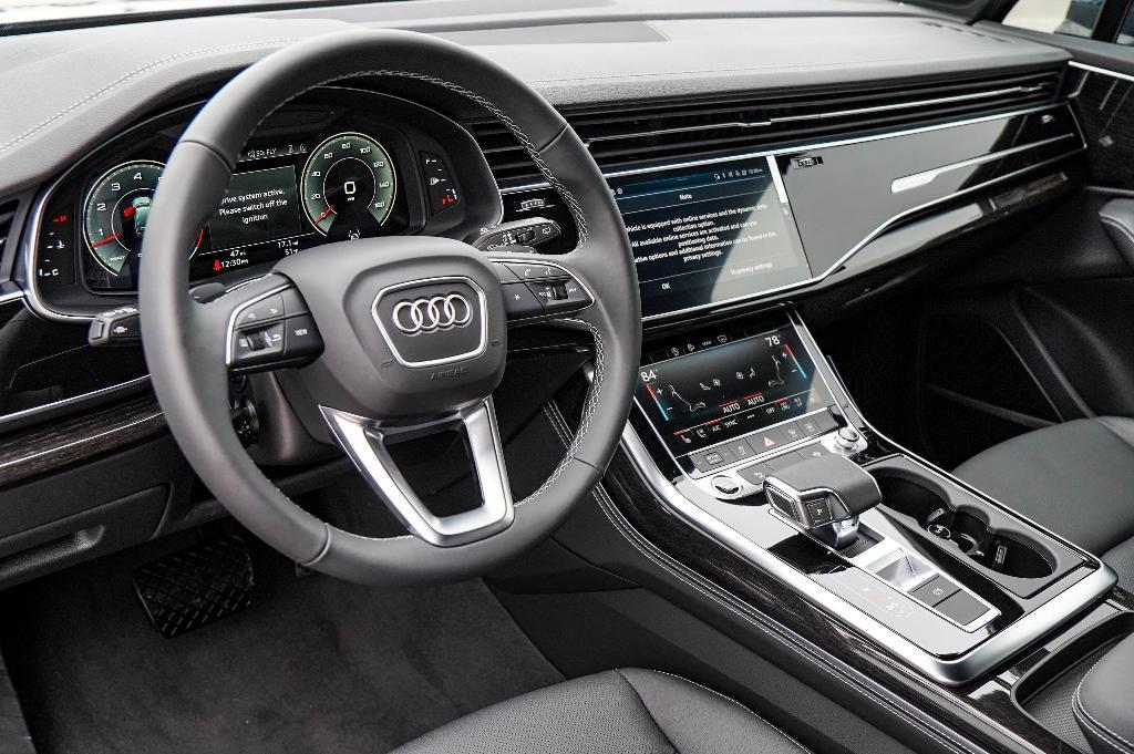 new 2025 Audi Q7 car, priced at $73,625