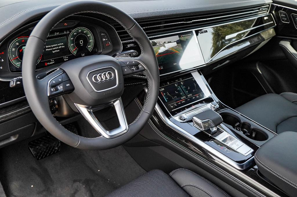 new 2025 Audi Q7 car, priced at $75,200