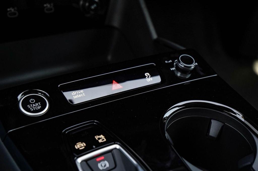 new 2025 Audi Q6 e-tron car, priced at $77,425