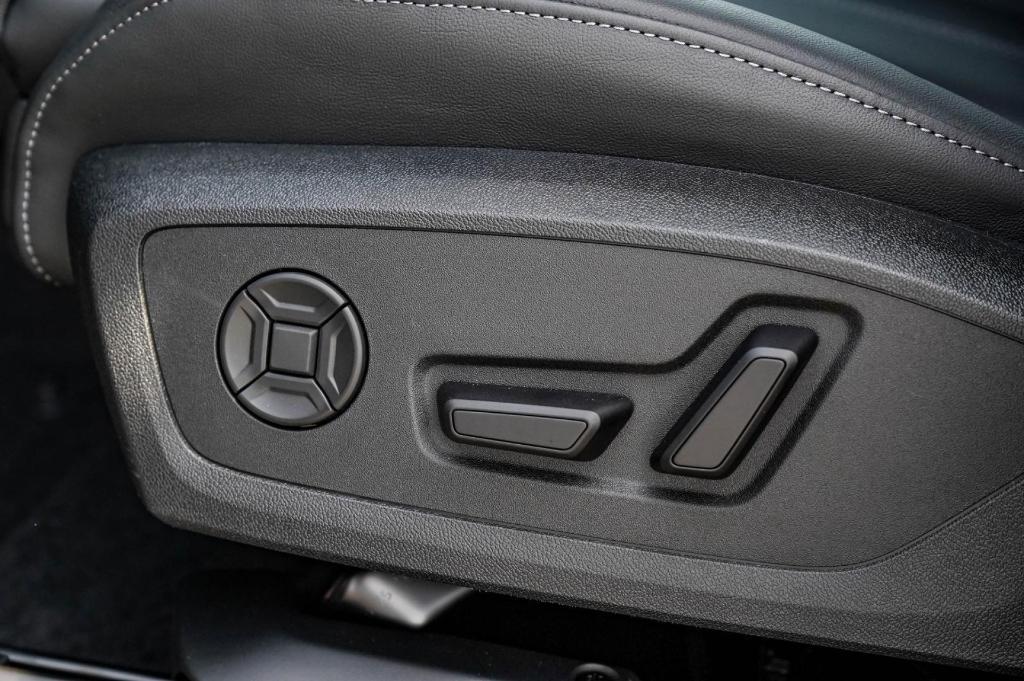 new 2025 Audi Q6 e-tron car, priced at $77,425