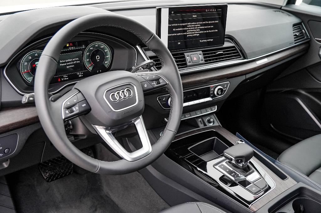 new 2025 Audi Q5 car, priced at $43,172