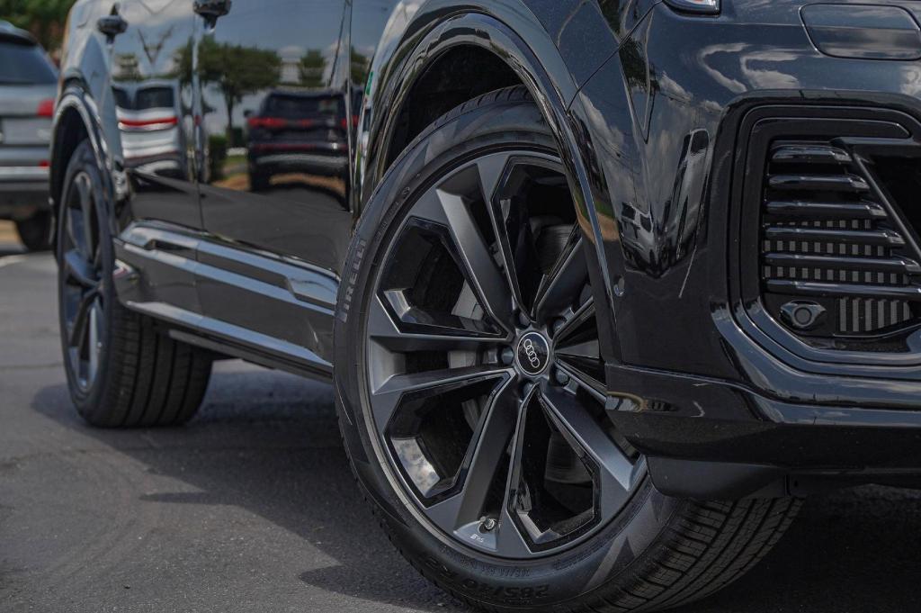 new 2025 Audi Q7 car, priced at $65,754