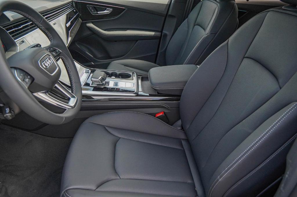 new 2025 Audi Q7 car, priced at $65,754