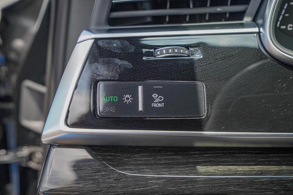 new 2025 Audi Q7 car, priced at $65,754