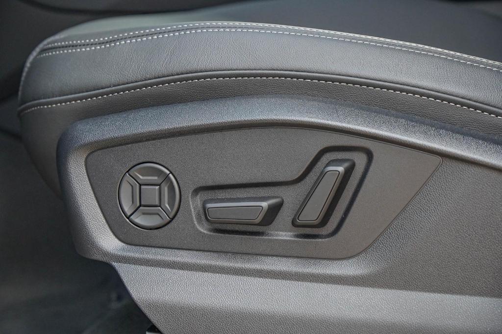 new 2025 Audi Q7 car, priced at $65,754