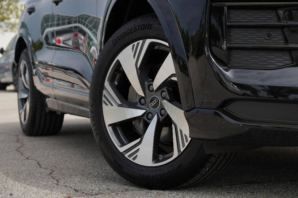 new 2025 Audi Q6 e-tron car, priced at $72,532