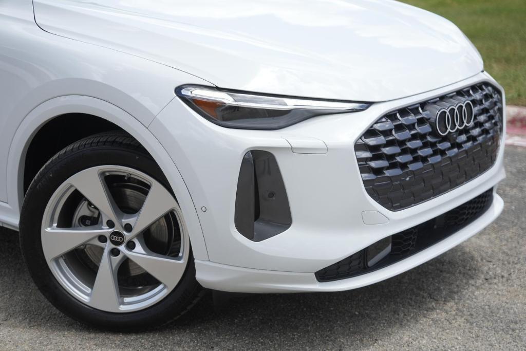 new 2025 Audi Q5 car, priced at $58,627