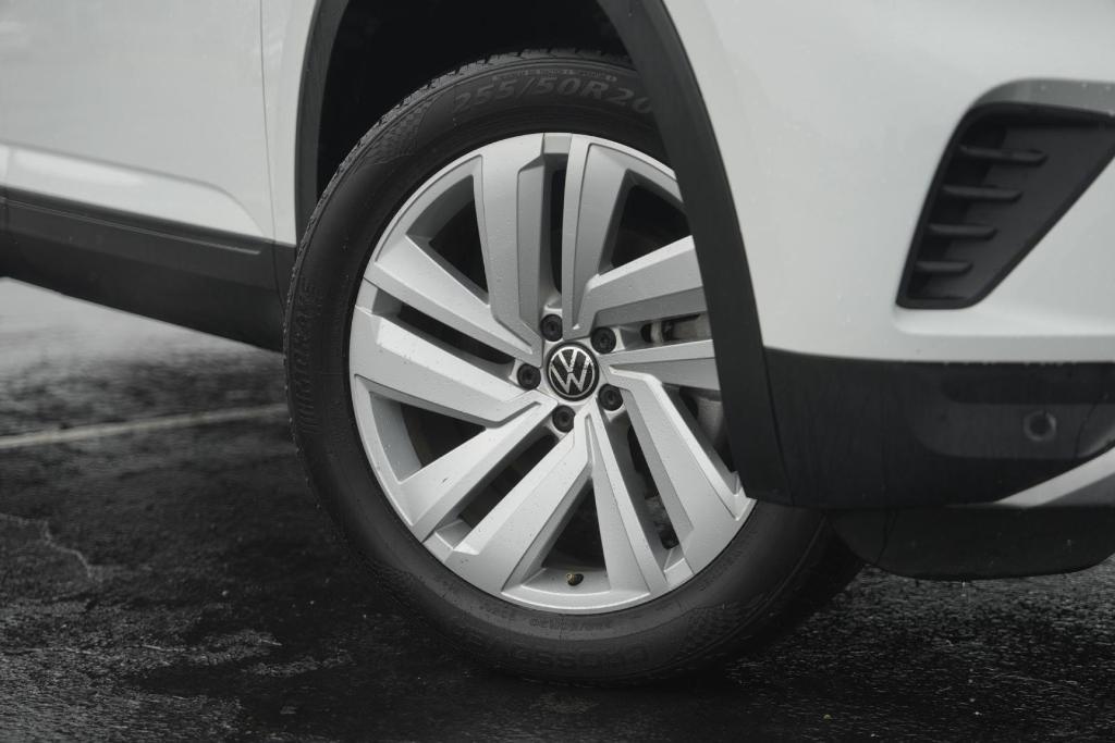 used 2021 Volkswagen Atlas Cross Sport car, priced at $22,017