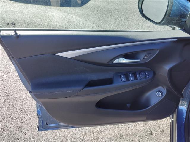 new 2025 Buick Envista car, priced at $26,561