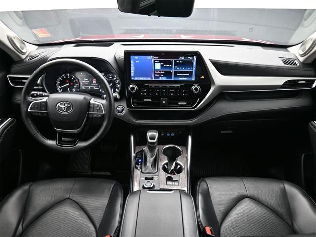 used 2022 Toyota Highlander car, priced at $42,500
