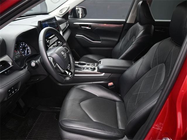 used 2022 Toyota Highlander car, priced at $42,500