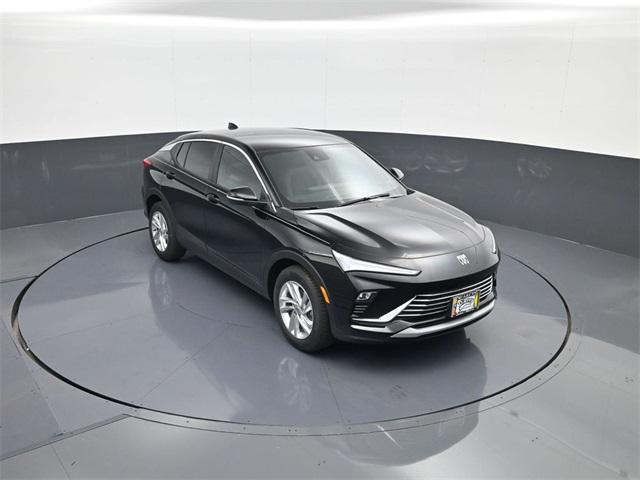 new 2025 Buick Envista car, priced at $26,698