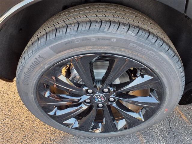 new 2025 Buick Envista car, priced at $29,327