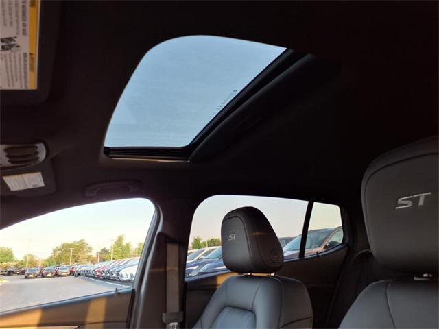 new 2025 Buick Envista car, priced at $29,327