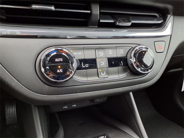 new 2025 Buick Envista car, priced at $25,251