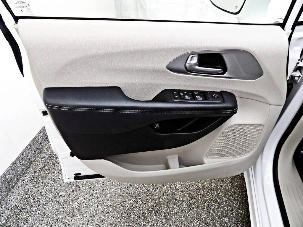 used 2017 Chrysler Pacifica Hybrid car, priced at $14,995