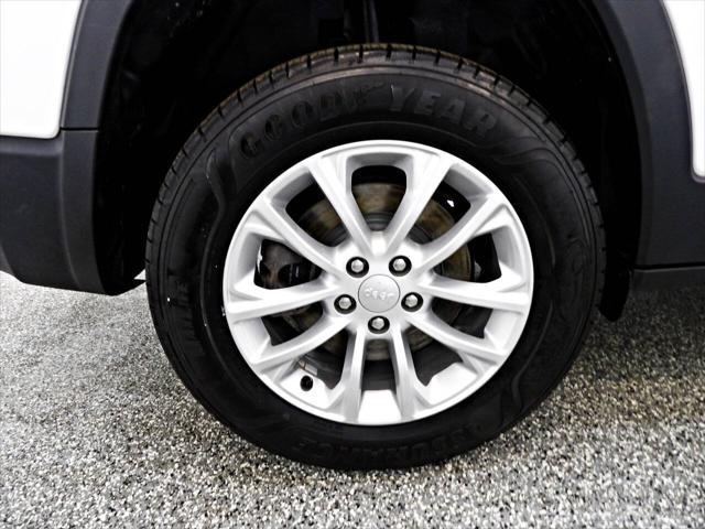 used 2019 Jeep Cherokee car, priced at $15,995
