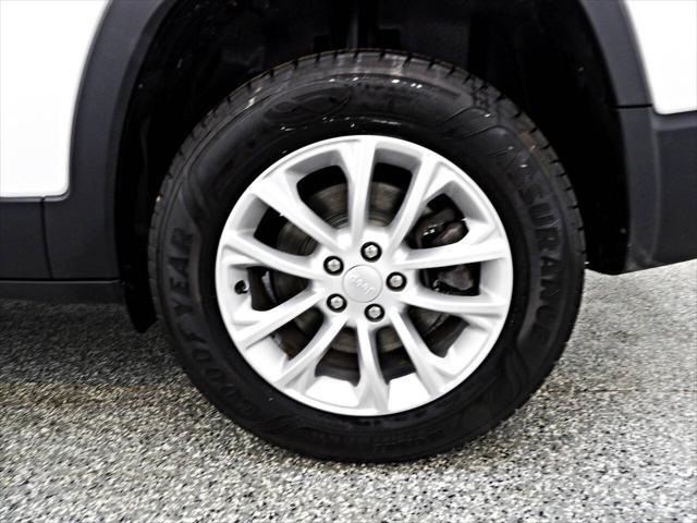 used 2019 Jeep Cherokee car, priced at $15,995