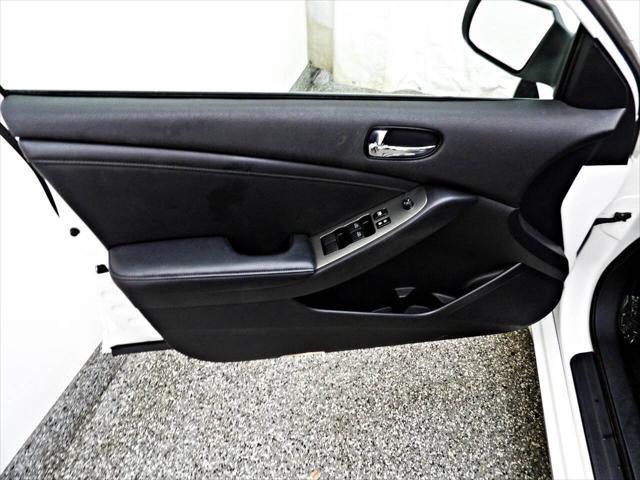 used 2009 Nissan Altima car, priced at $9,995