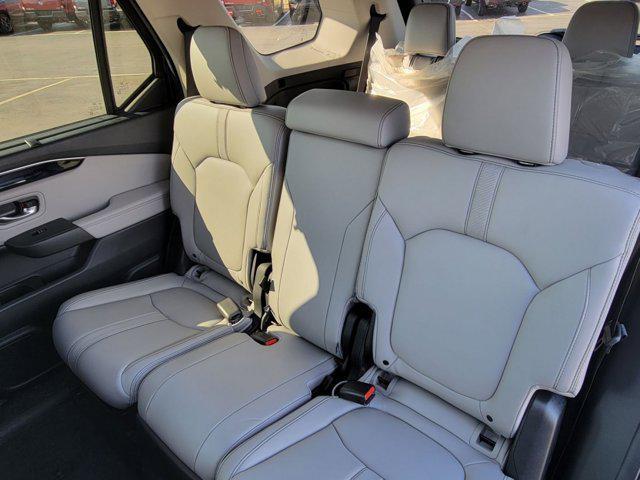 new 2025 Honda Pilot car, priced at $47,050