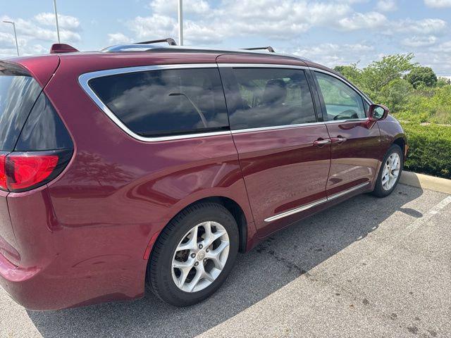 used 2018 Chrysler Pacifica car, priced at $11,637