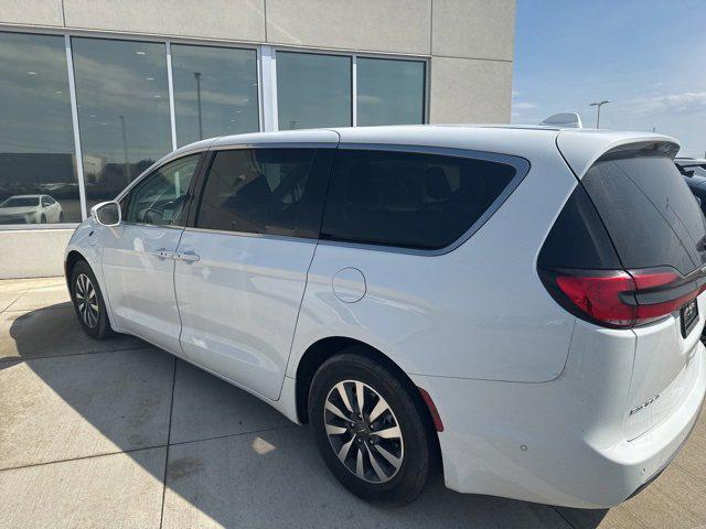 used 2022 Chrysler Pacifica Hybrid car, priced at $25,448