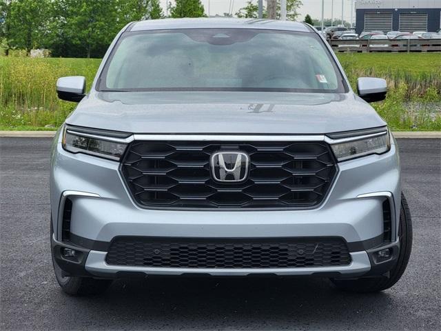 new 2025 Honda Pilot car, priced at $46,695