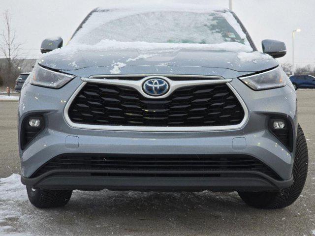 used 2021 Toyota Highlander Hybrid car, priced at $30,836