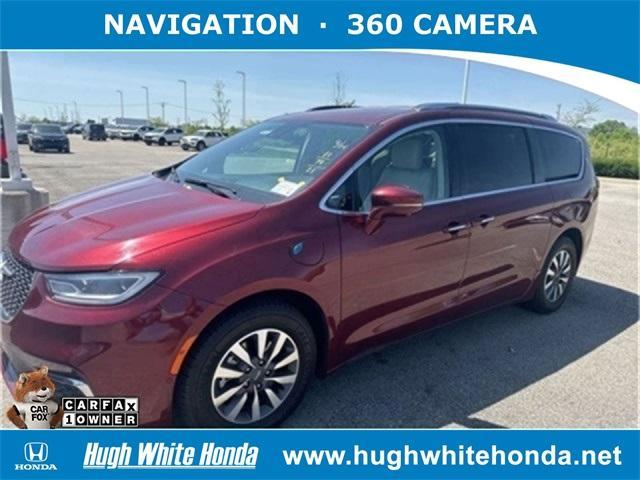 used 2021 Chrysler Pacifica Hybrid car, priced at $25,439