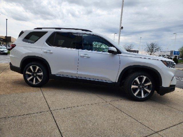 new 2025 Honda Pilot car, priced at $54,330