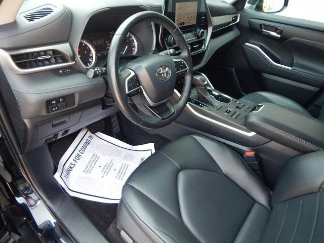 used 2023 Toyota Highlander car, priced at $36,895