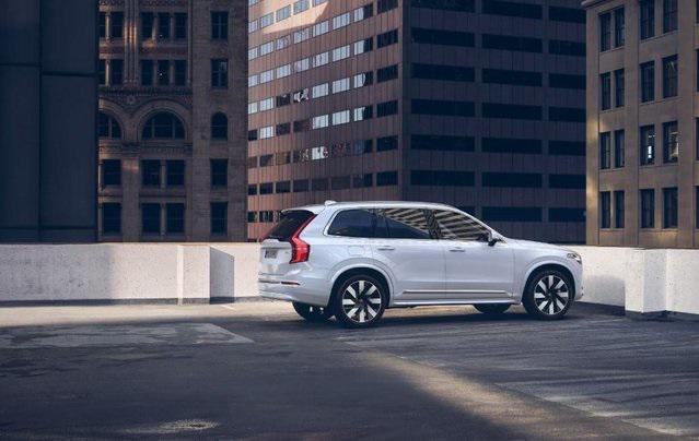 new 2025 Volvo XC90 Plug-In Hybrid car, priced at $77,675